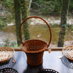 黒茶屋：売店から望む秋川